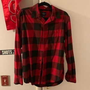 American Eagle mens button up long sleeve shirt. Size M